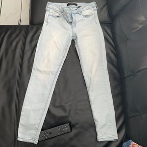 Beautiful skinny jeans for women size 4/27